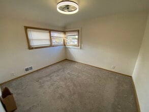 3353 S 71st St in Milwaukee, WI - Foto de edificio - Building Photo