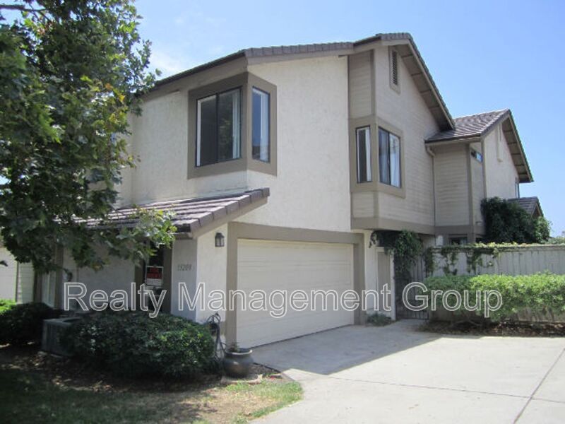 13208 Creek Park Ln in Poway, CA - Foto de edificio