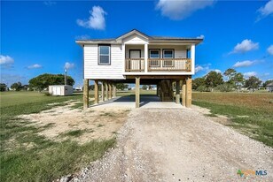 544 Buckskin Dr in Palacios, TX - Building Photo
