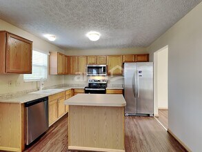 1560 Mallard Cir E in Newark, OH - Building Photo - Building Photo