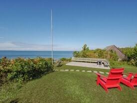 88 Tuthill Rd in Montauk, NY - Building Photo