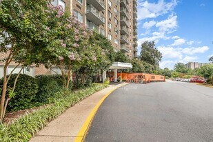 2059 Huntington Ave in Alexandria, VA - Building Photo