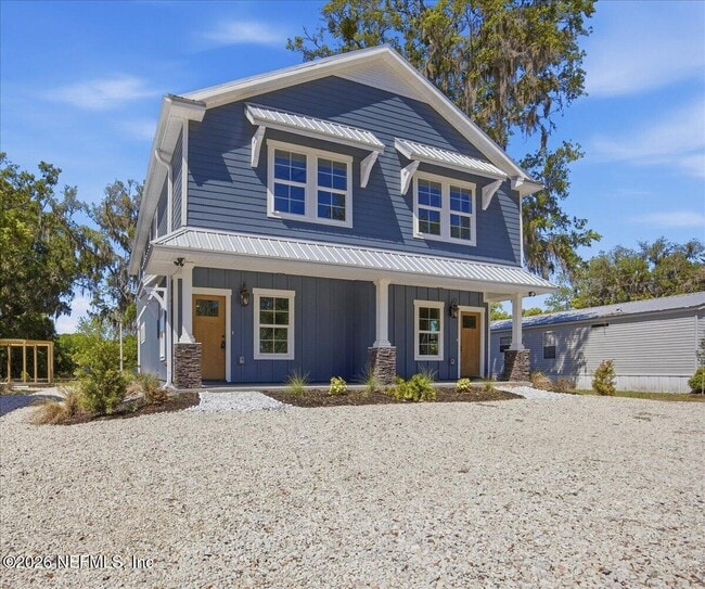 property at 206 W Fox St