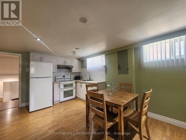 74 Baroness Crescent in Toronto, ON - Building Photo - Building Photo