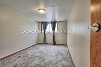 2952 SW Huber St in Portland, OR - Foto de edificio - Building Photo