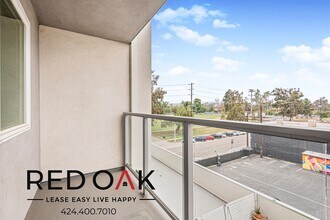 11405 Chandler Blvd in Los Angeles, CA - Building Photo - Building Photo