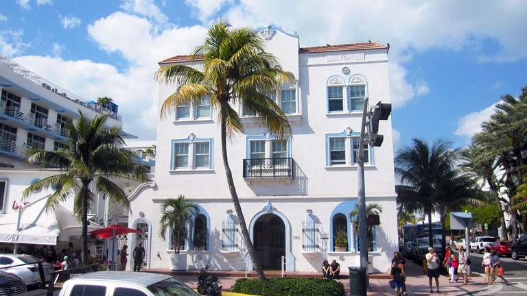 The Strand on Ocean Drive in Miami Beach, FL - Building Photo