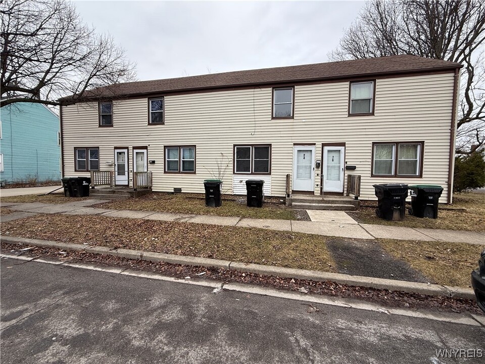 76 Commodore Ave in Tonawanda, NY - Building Photo