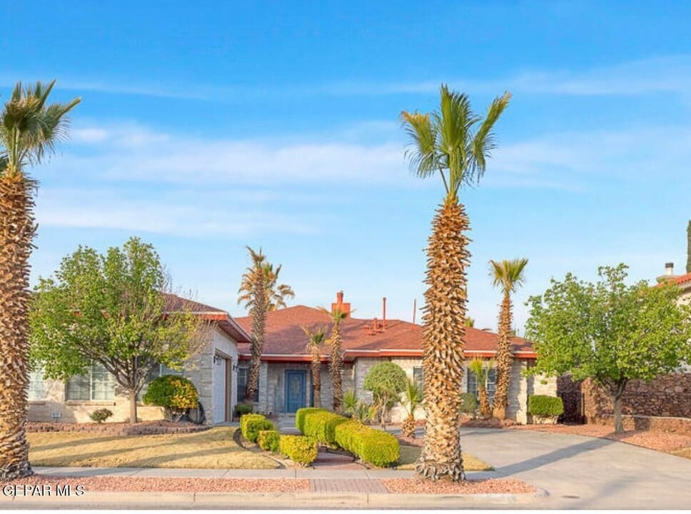 2081 Paseo Del Prado Dr in El Paso, TX - Building Photo