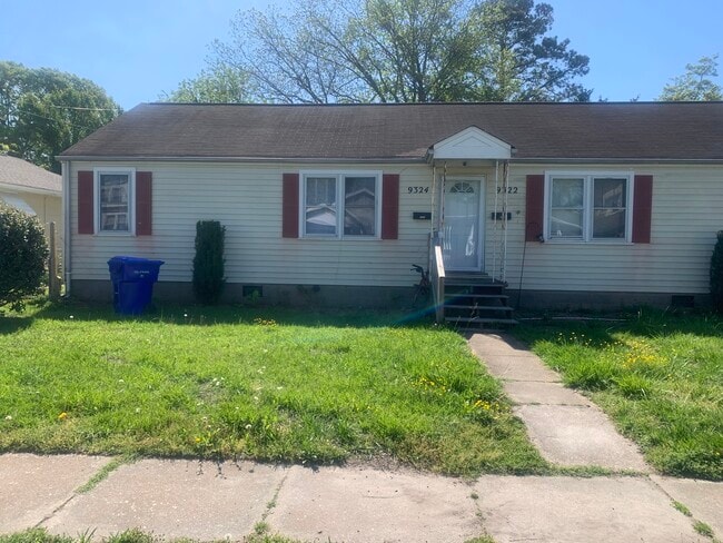 9324 Phillip Ave, Unit 9324 in Norfolk, VA - Building Photo - Building Photo