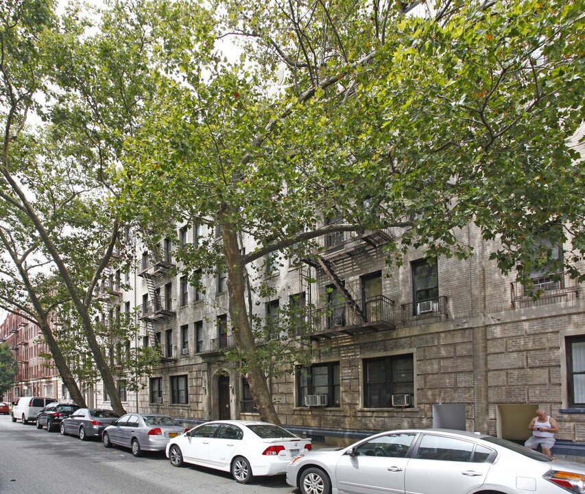 30-36 34th St in Astoria, NY - Foto de edificio