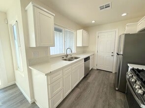 1420 Lansing St in Merced, CA - Foto de edificio - Building Photo