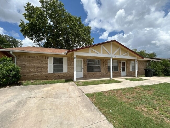 property at 1515 Janis Dr