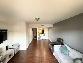 231 NW 109th Ave in Miami, FL - Building Photo - Building Photo