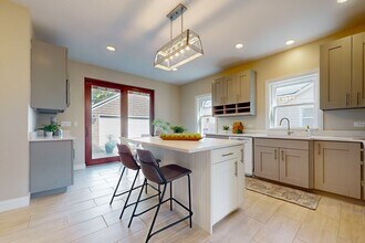130 W Ellis Ave in Libertyville, IL - Building Photo - Building Photo