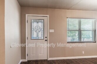 779 W Coll St in New Braunfels, TX - Building Photo - Building Photo