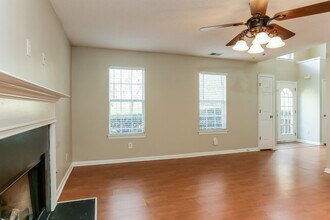 5442 Beaver Lake Dr SW in Powder Springs, GA - Building Photo - Building Photo