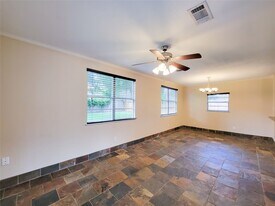 1430 Cheshire Ln in Houston, TX - Building Photo