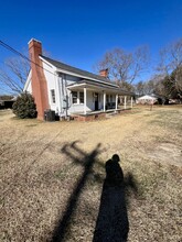 121 Battleground Rd in Chesnee, SC - Foto de edificio - Building Photo