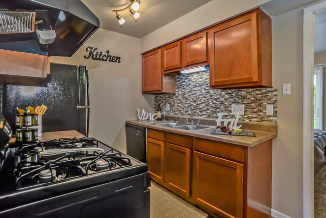 Autumn Ridge Apartment Homes in Grand Rapids, MI - Building Photo - Building Photo