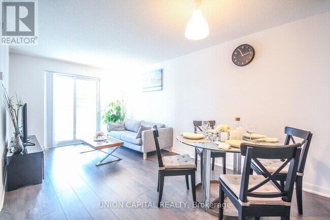 5168 Yonge St in Toronto, ON - Building Photo - Building Photo