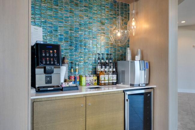 The Reef Apartments in Jacksonville, FL - Building Photo - Interior Photo