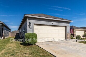 3023 Laguna Clfs in Converse, TX - Building Photo - Building Photo