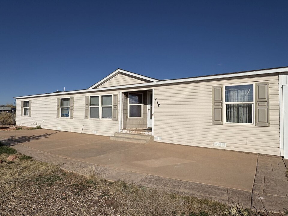 422 W Piute Dr in Kanab, UT - Building Photo