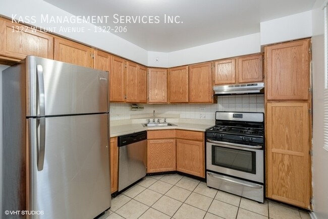 1322 W Lunt Ave