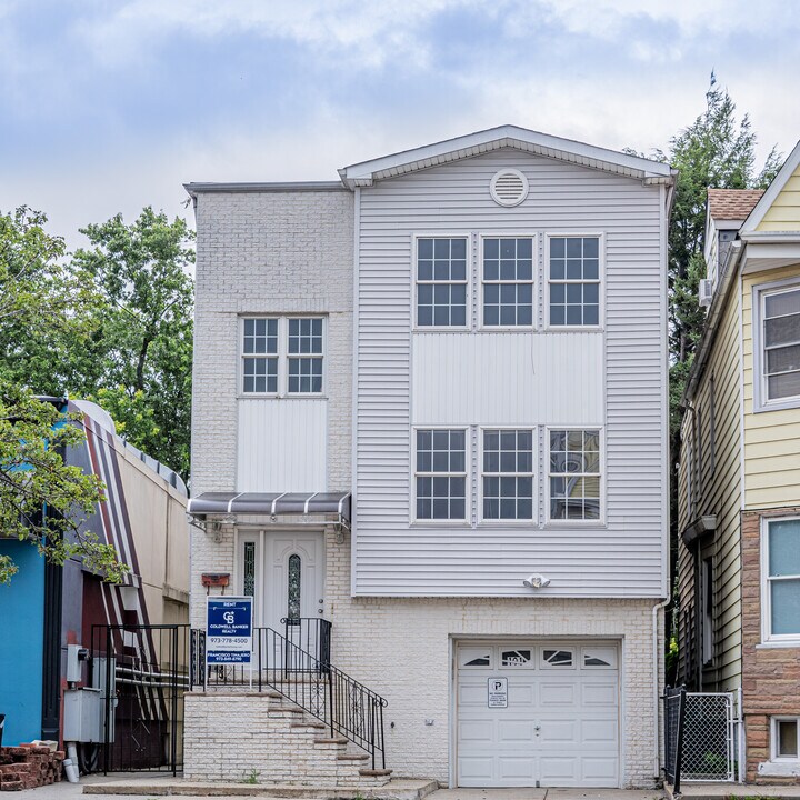 191 Kearny Ave, Unit unit2 in Kearny, NJ - Building Photo