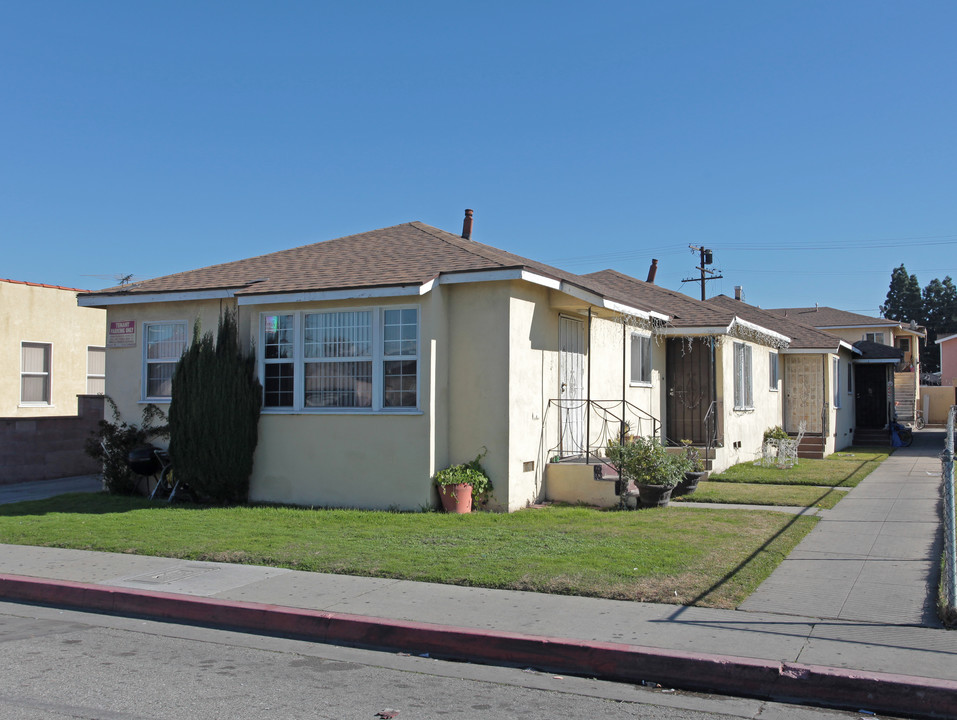 7112 Hood Ave in Huntington Park, CA - Building Photo