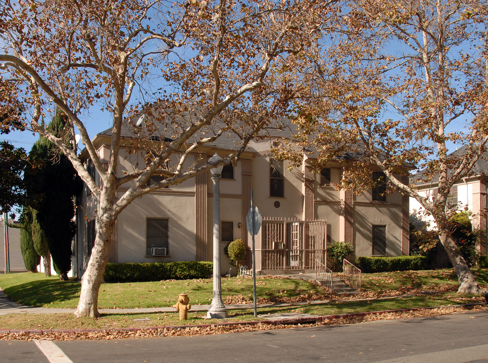 301-309 N Sycamore Ave in Los Angeles, CA - Building Photo