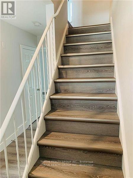 8 Homestead Crescent in London, ON - Building Photo - Building Photo