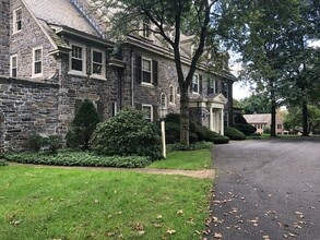 607 S Trent Ave in Wyomissing, PA - Building Photo - Building Photo