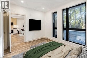 4390 Hillview Dr in Beamsville, ON - Building Photo - Building Photo