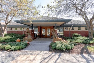 Riverwalk Apartments in Waukesha, WI - Foto de edificio - Building Photo