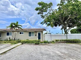 10303 NW 35th Pl in Miami, FL - Building Photo