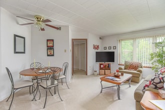 Summit Apartments - Latrobe, PA in Latrobe, PA - Building Photo - Building Photo
