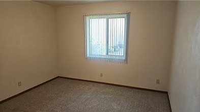 1030 Twixt Town Rd NE in Cedar Rapids, IA - Building Photo - Building Photo