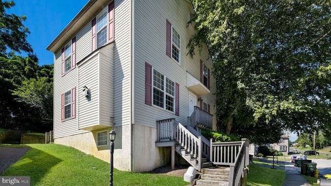 property at 24 Duttonview Dr