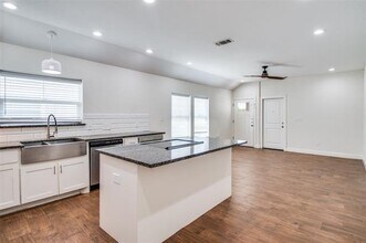 614 E College St in Sherman, TX - Building Photo - Building Photo