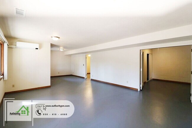 10560 Old Oregon Trail in Redding, CA - Building Photo - Building Photo