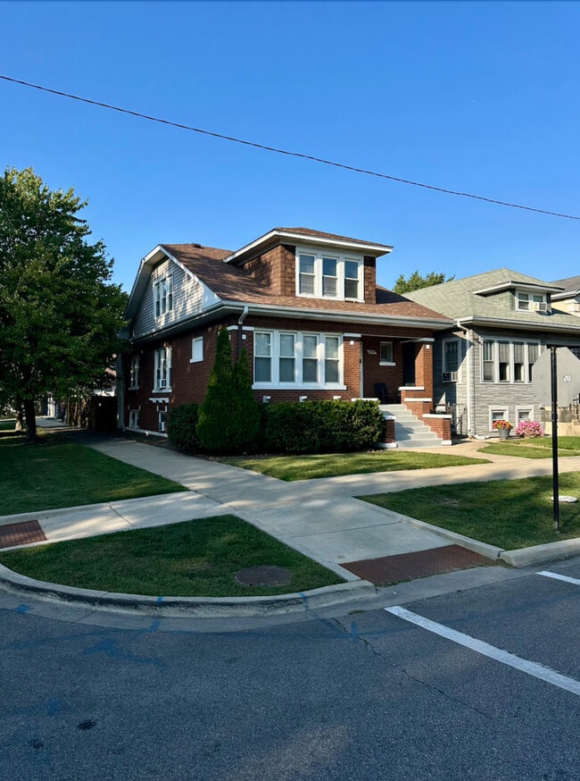 property at 5058 W Carmen Ave