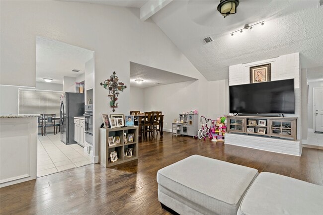 property at 1910 E Navaho Trail