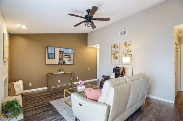 2100 Friendly Dr in Arlington, TX - Building Photo - Building Photo