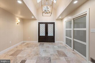 9036 Jeffery Rd in Great Falls, VA - Building Photo - Building Photo