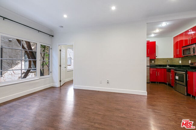 7229 Willoughby Ave in Los Angeles, CA - Building Photo - Building Photo