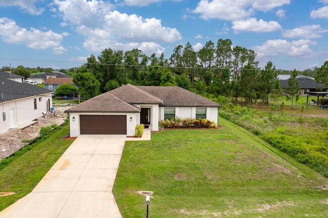 2811 25th St SW in Lehigh Acres, FL - Building Photo - Building Photo