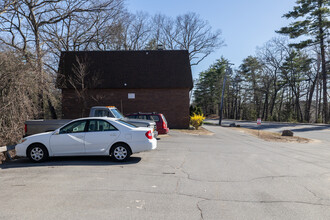 Goffs in Manchester, NH - Foto de edificio - Building Photo