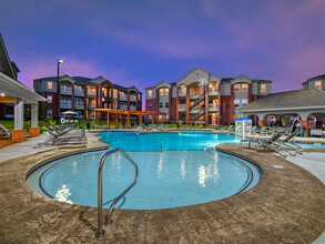 Walton Crossing in Bentonville, AR - Building Photo - Building Photo